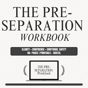 Op de afbeelding: Een digitale werkmap getiteld "THE PRE-SEPARATION WORKBOOK" wordt weergegeven op een laptopscherm. De afbeelding bevat de tekst "CLARITY • CONFIDENCE • EMOTIONAL SAFETY" en "40+ PAGES | PRINTABLE + DIGITAL". Het ontwerp heeft een neutrale achtergrond.