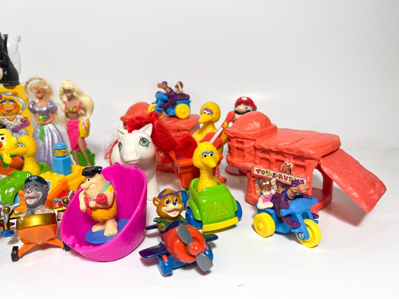 Lot Of Assorted 90s Fast Food Toys Mcdonalds Happy Meal Burger King lot-of-assorted-90s-fast-food-toys-mcdonalds-happy-meal-burger-king
