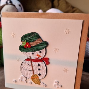 Tarjeta navideña en filigrana: muñeco de nieve