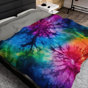 Trendy Colorful Tie Dye Throw - Modern Bohemian Decor, Velveteen Plush Blanket, Home, Gift, Chic Tie Dye Print Blanket - Cozy, Vibrant Art