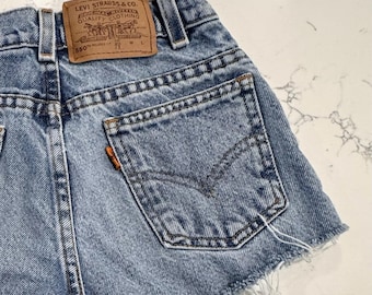 Kid’s size 7x 550 vintage Levi shorts relaxed fit