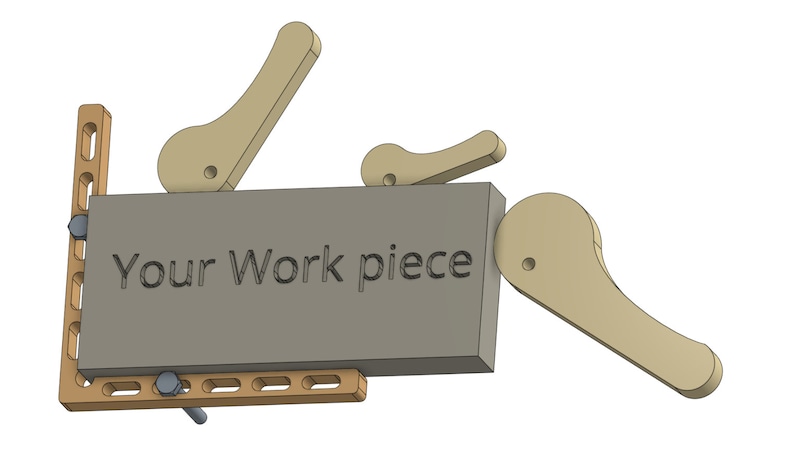Może przedstawiać: Drewniana klamra z dwoma dźwigniami i metalowym śrubą. Klamra trzyma prostokątny kawałek drewna z wygrawerowanym tekstem "Your Work piece".