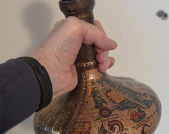 Caraffa vintage a forma di globo, proveniente dall'Italia, anni '60. Altezza circa 27 cm - Larghezza circa 19 cm.