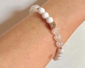 Biały Jade fasetowany kamień szlachetny, Bransoletka z białego spękanego agatu, Koralik w kształcie kostki z mosiądzu platerowanego 14-karatowym złotem, Koralik wypełniony 14-karatowym złotem, Elastyczna bransoletka