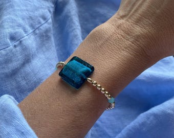 Niebieski szklany wisiorek, 14-karatowa złota bransoletka z koralikami, elastyczna bransoletka