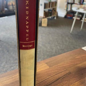 Kidnapped by Robert Louis Stevenson, author of Treasure Island, Strange Case of Dr Jekyll, Mr. Hyde | adventure classics | classics lit