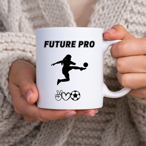 Women&#39;s Fussball Future Pro Tasse - ein motivierendes Geschenk für Athletinnen, die Fussball leben und atmen, perfekt um den nächsten Champion zu inspirieren!