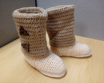 Handmade Crochet Girls' Boots Color Pearl / Botas Crochet de Niña Color Crema con Café
