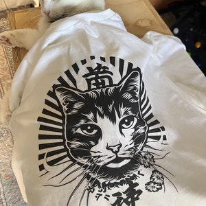 Japanese Cat Unisex Softstyle T-Shirt zdjęcie 2