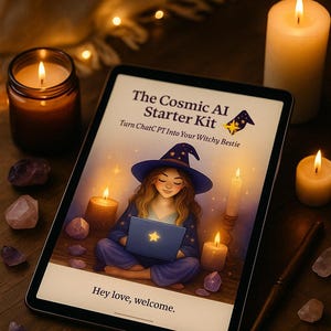 Pode incluir: Um tablet digital exibindo um guia intitulado "The Cosmic AI Starter Kit: Turn ChatC PT Into Your Witchy Bestie". A imagem apresenta uma bruxa de desenho animado com um laptop e velas, cercada por cristais. O texto "Hey love, welcome." está na parte inferior da tela.