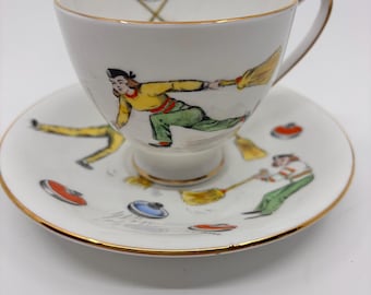 Xícara de chá e pires Royal Standard A Curling Cup, pintada à mão e assinada.