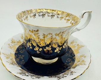 Ensemble de tasses à thé et soucoupes bleu cobalt de la série Royal Albert Regal