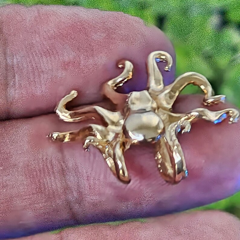 Betoverende 14k gouden octopus hanger/bedel hoog detail met diamanten ogen nautische gouden hanger afbeelding 6