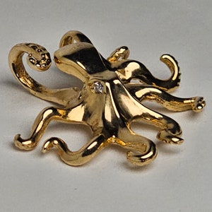 Betoverende 14k gouden octopus hanger/bedel hoog detail met diamanten ogen nautische gouden hanger afbeelding 1