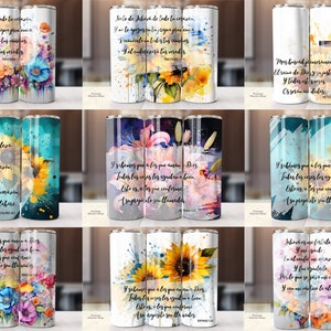 Op de afbeelding: Negen verschillende ontwerpen van roestvrijstalen bekers met aquarelbloemmotieven en inspirerende citaten in het Spaans. De bekers tonen zonnebloemen, lelies en andere bloemen in tinten geel, roze, blauw en groen.