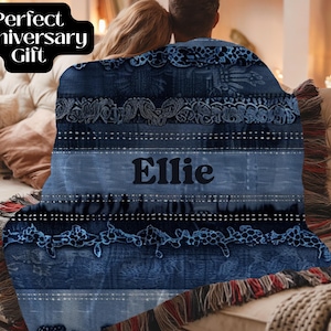 Manta tejida personalizada en mezclilla azul, nombre personalizado, recuerdo familiar, regalo para mamá, graduación, dormitorio, manta de aniversario, colección