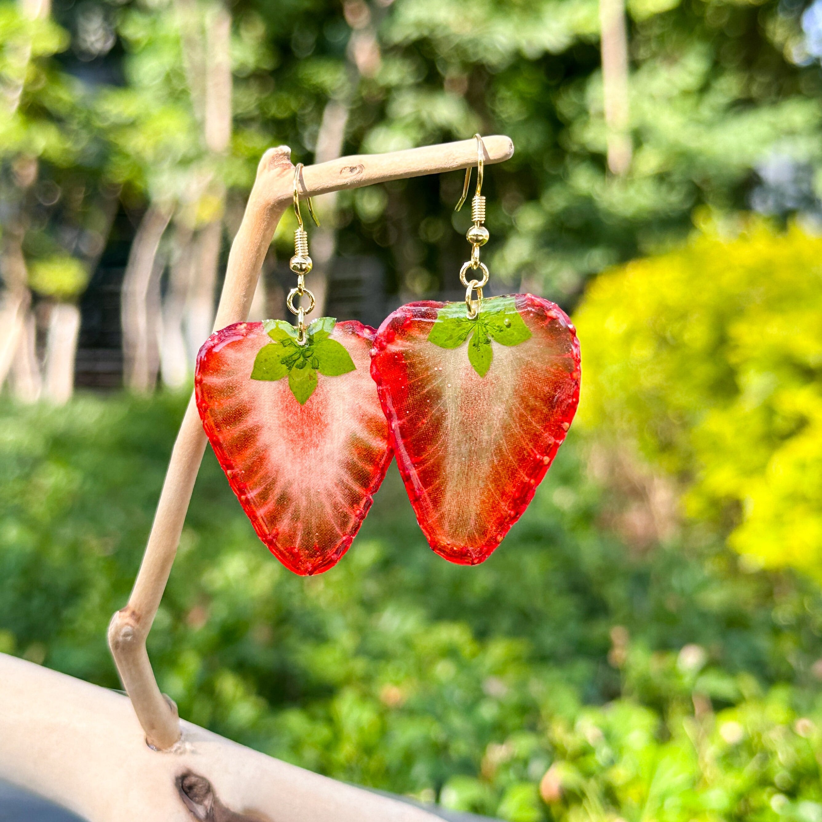 Echte aardbeienoorbellen, schattige aardbeienoorbellen, oorbellen echt fruit, oorbellen aardbeihars, oorbellen mooi fruit, hangoorbellen en druppeloorbellen