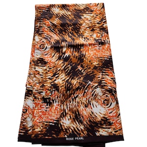 Orange und schwarzer afrikanischer Druckstoff, afrikanischer Stoff durch die Falte, afrikanischer Stoff, Ankara-Stoff, orangefarbener Stoff, afrikanischer Kleider- / Rockstoff