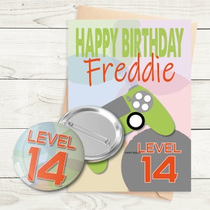 Gamer - carte d'anniversaire personnalisée âge et nom - option badge personnalisé - A5 - enveloppe kraft carte texturée de qualité