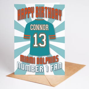 Carte d'anniversaire personnalisée nom et âge du maillot NFL des Dolphins de Miami - fan numéro 1 - 4 modèles - A5 - badge, porte-clés, options d'impression
