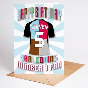 Carte d'anniversaire personnalisée nom et âge avec chemise des Harlequins de rugby - Fan numéro 1 - 4 modèles - A5 - badge, porte-clés, options d'impression