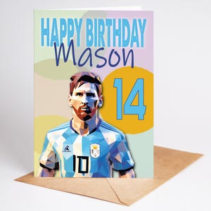 Carte d'anniversaire personnalisée Lionel Messi avec nom et âge - A5 - Enveloppe kraft texturée de qualité - Badge, porte-clés, options d'impression