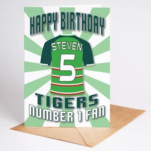 Leicester Tigers Rugby Union Shirt Alter und Name Personalisierte Geburtstagskarte - Nummer 1 Fan - 4 Designs - A5 - Abzeichen, Schlüsselanhänger, Druckoptionen