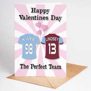 Biglietto di San Valentino personalizzato a tema calcio - Tutte le squadre - Formato A5 - Carta testurizzata di qualità con busta in carta kraft marrone - Maglie della squadra