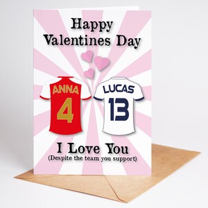 Biglietto di San Valentino personalizzato a tema calcio - Tutte le squadre - Formato A5 - Carta testurizzata di qualità con busta in carta kraft marrone - Maglie della squadra