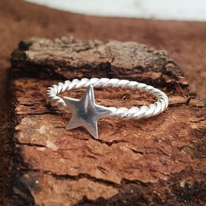 925 Sterling Silber Stern Ring, handgemachter Ring, zweifarbiger Ring, Mini Stern Ring, dünnes Band 925 Sterling Silber Ring, Stern Ring, zierlicher Ring