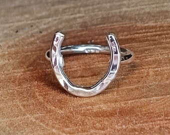 Hufeisenring, Glückshufeisenring, massives 925er Sterlingsilber, breiter Bandring, handgefertigter Ring, Statement-Ring, zierlicher Ring, Geschenk für sie