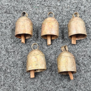 Campanelli da Fienile 1" - 5 Campane Dorate Rustiche - Piene di Fascino Grezzo - per Decorazioni Casa - Ornamenti Natalizi e Artigianato
