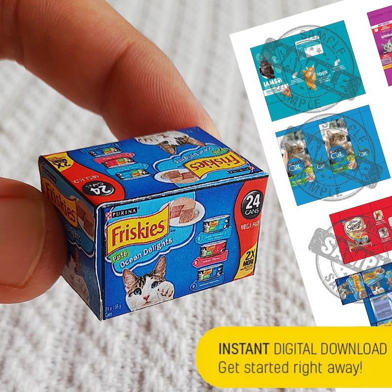 Pode incluir: Uma caixa azul e branca de comida para gatos Friskies Pate Ocean Delights. A caixa cont&eacute;m 24 latas de pat&ecirc; e apresenta um gato na frente. A caixa est&aacute; sendo segurada por uma m&atilde;o.