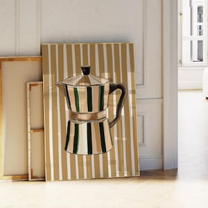 Könnte beinhalten: Eine Illustration einer Kaffeekanne mit schwarzem Griff und einem schwarz-grünen Streifenmuster. Die Illustration befindet sich auf einem beigefarbenen Hintergrund mit braunen Streifen.