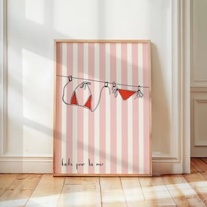 Stampa bikini a righe, decorazione murale estiva costiera, arredamento alla moda per la casa, decorazione murale preppy in stile spiaggia, bikini su stendibiancheria, stampa "Fai per la Mer"
