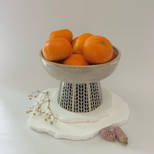Handmade Ceramic Pedestal Bowl – Modern Fruit Bowl or Centerpiece – Footed Stoneware Serving Bowl – Decorative Elevated Pottery Dish