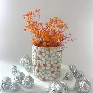 手作りデイジーモザイク陶器植木鉢：パステル調装飾（5x4.5インチ）