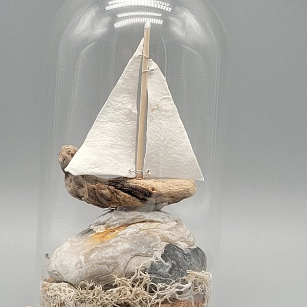 Rügen, Fossil, Treibholz, handgeschöpftem Papier, Islandmoos in einem Glas mit Korkverschluss
