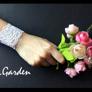 WF14 Bridal Wedding Lolita Costume Elegant Stretchable White Lace Wrist Cuff / Tattoo Cover