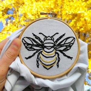 Bee embroidery t-shirt