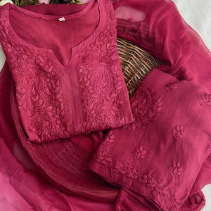 Handgjord Chikankari Kurti Palazzo Set: Färgbar Rayon Chiffon Dupatta Rosa