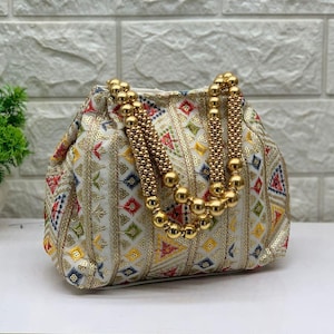 Bestickte Potli Damen Tasche | Ethnische Hochzeit Party Zubehör | Goldener Perlengriff | Geräumig & Stilvoll | Indische Trachtentasche