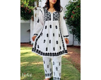 Handgefertigter Baumwoll-Kurti Palazzo-Set: Schwarze Chikankari-Stickerei