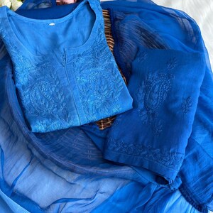 Handgjord Chikankari Kurti Palazzo Set: Färgbar Rayon Chiffon Dupatta Blå
