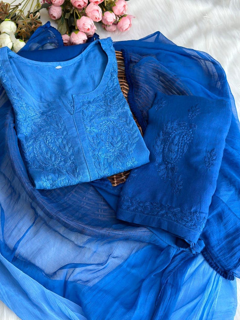 Handgjord Chikankari Kurti Palazzo Set: Färgbar Rayon Chiffon Dupatta Blå