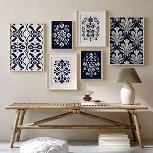 Marineblaue Volkskunst Wandkunst Set von 6 - Skandinavische Blumendrucke, Nordische Botanische Poster Set, Creme & Blaue Wohnkultur