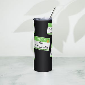 Psych Gus surnomme le gobelet en acier inoxydable