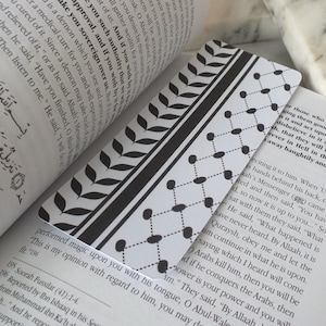 Marcapáginas con patrón bordado de Palestina: bandera y patrón de keffiyeh. Regalo de lectura cultural para simpatizantes y activistas. Solidaridad con Gaza.