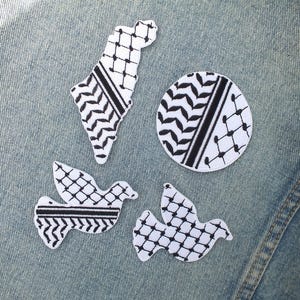 Embroidered Protest Patch – Keffiyeh Pattern Design – Iron-On or Velcro Badge for Activists - Solidarity Gift for Palestine Supporters