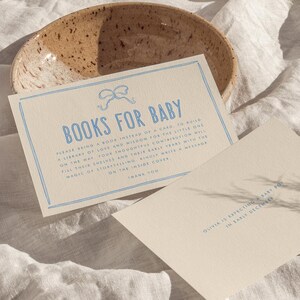 Blaue Schleife Bücher für Baby Card Template, Baby Shower druckbare Karte, Hand gezeichnete Schleife blau, moderne Baby Shower Baby Boy, Instant Download BB09